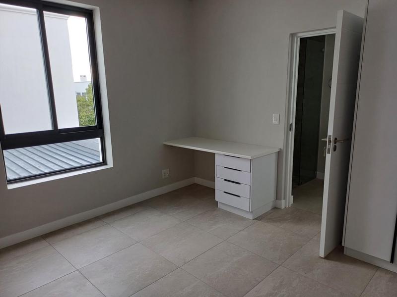 To Let 4 Bedroom Property for Rent in Somerset West Western Cape